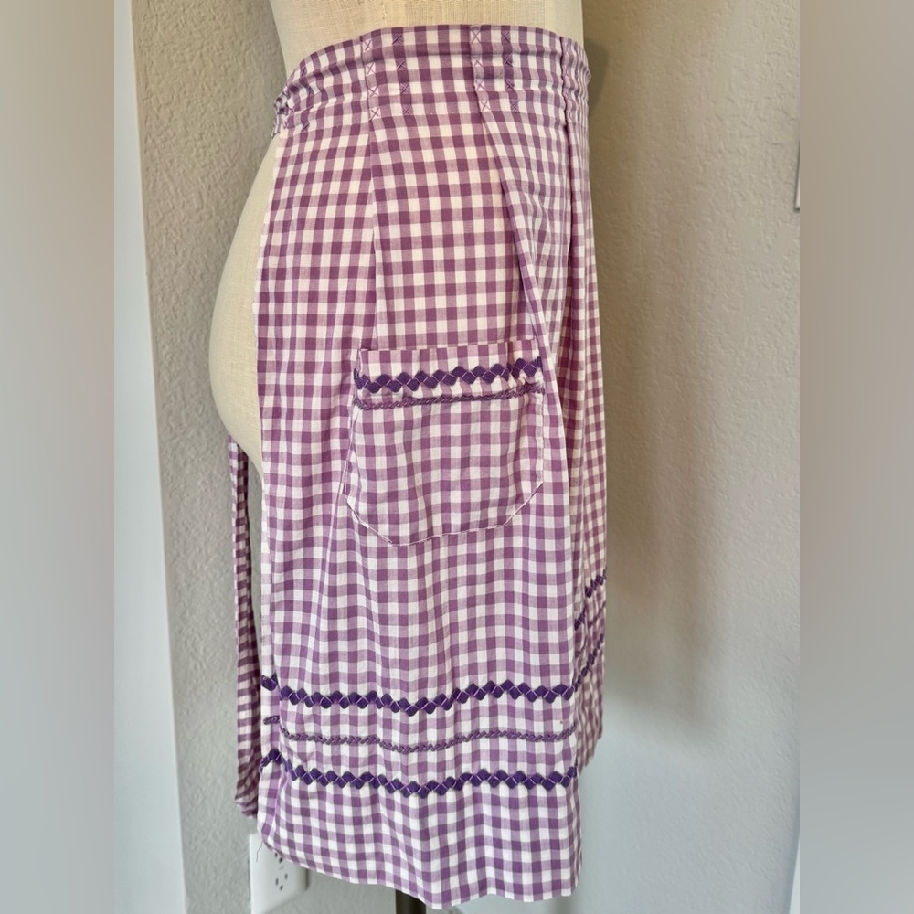 Vintage Gingham Apron Ric Rac & Hand Stitching - Picture 3 of 7